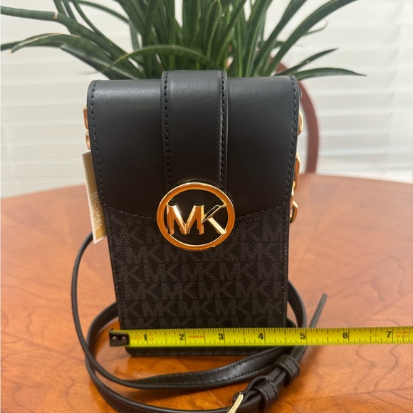 Micheal Kors crossbody - Picture 2 of 6